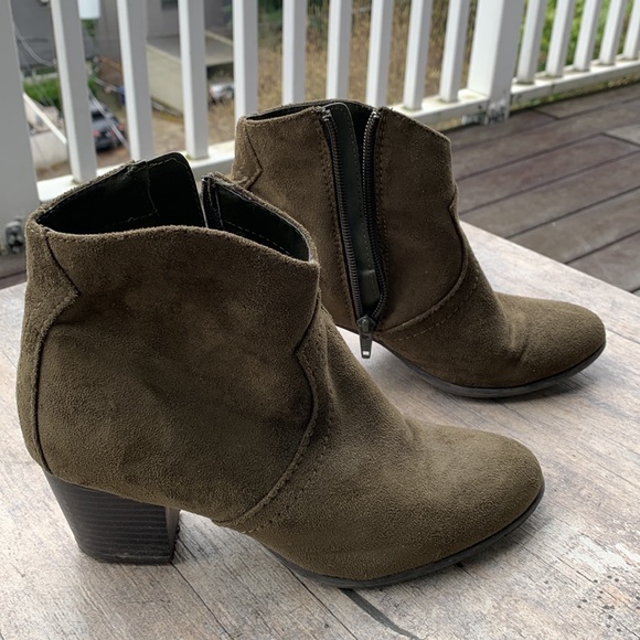 Olive a green Suede Booties - Picture 2 of 6